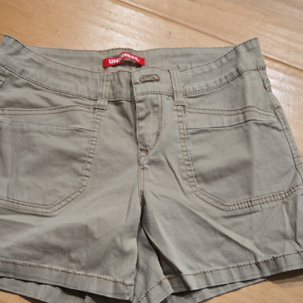 UNIONBAY Women's Cargo Shorts in Tan